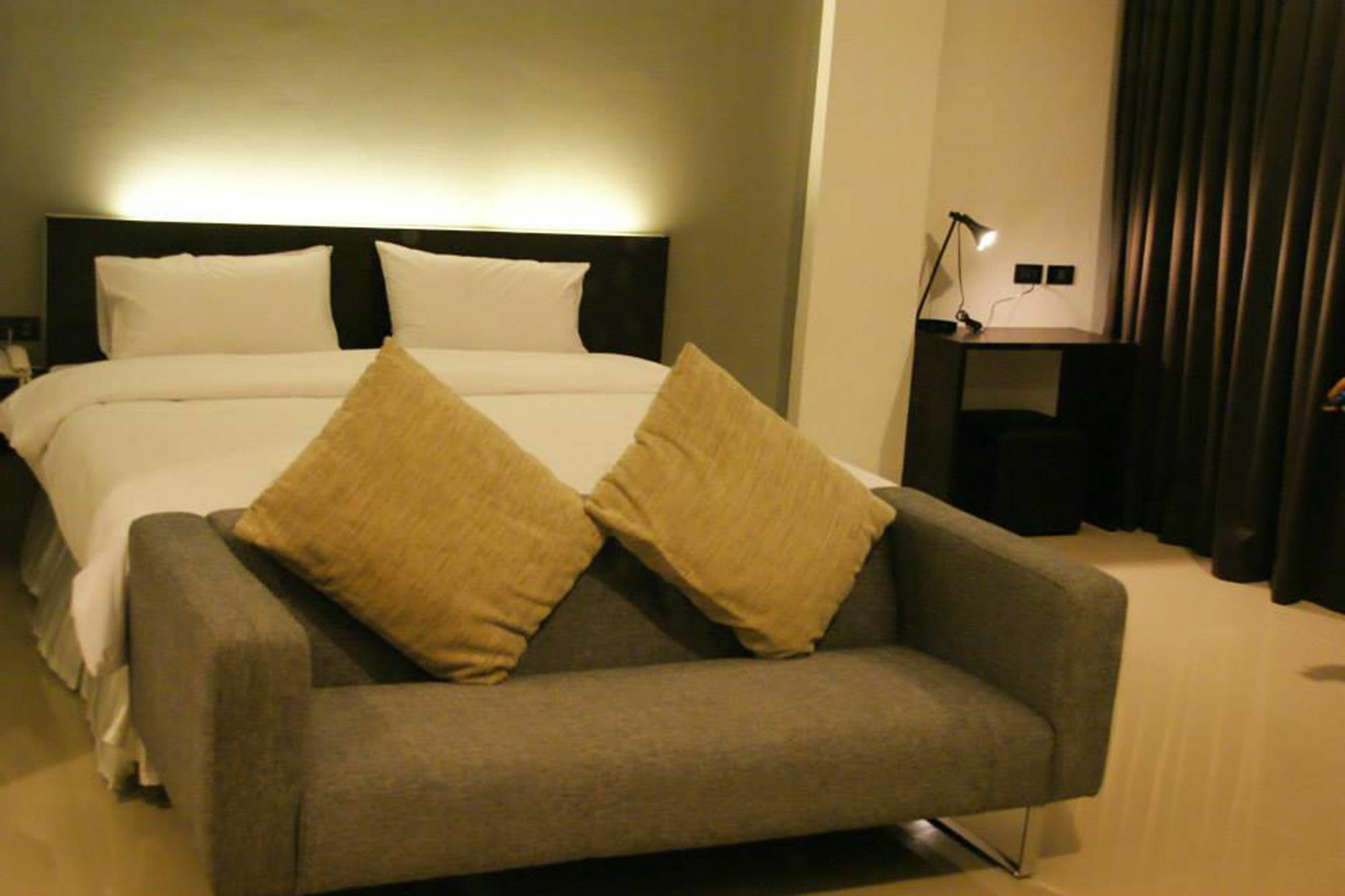 Izen Budget Hotel & Residence Rayong Exterior photo