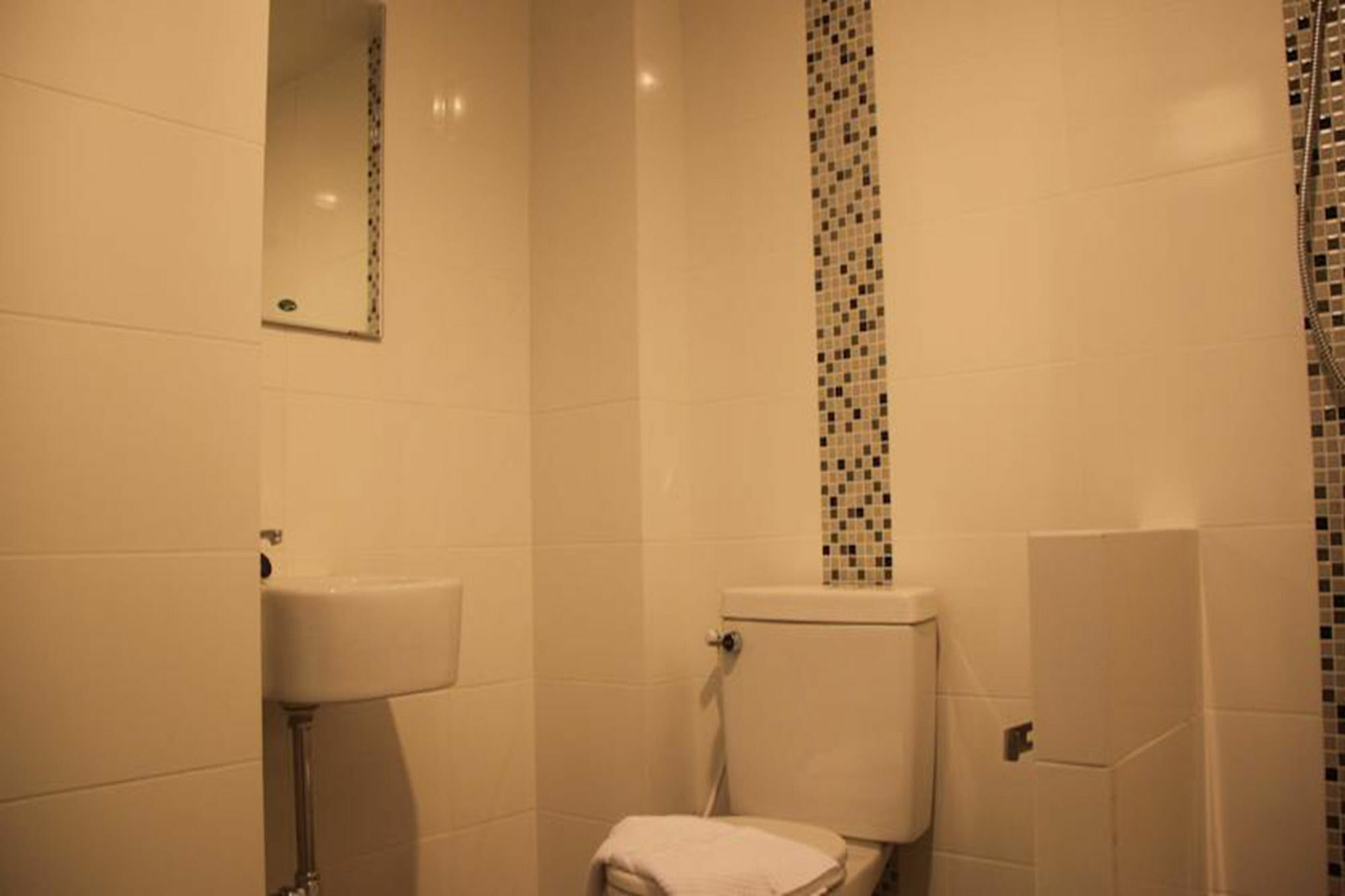 Izen Budget Hotel & Residence Rayong Exterior photo